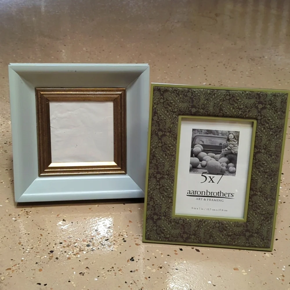 2 Picture 🖼️ frames - Picture 1 of 3